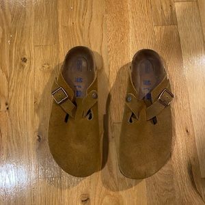 Birkenstock Boston Clog in Mink Suede